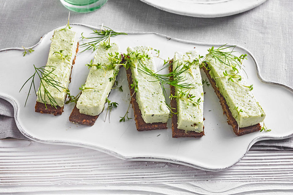 Frühlingsleichte Joghurt - Kräuter -Terrine