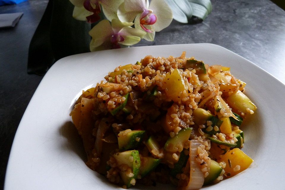 Gemüsepfanne mit Bulgur