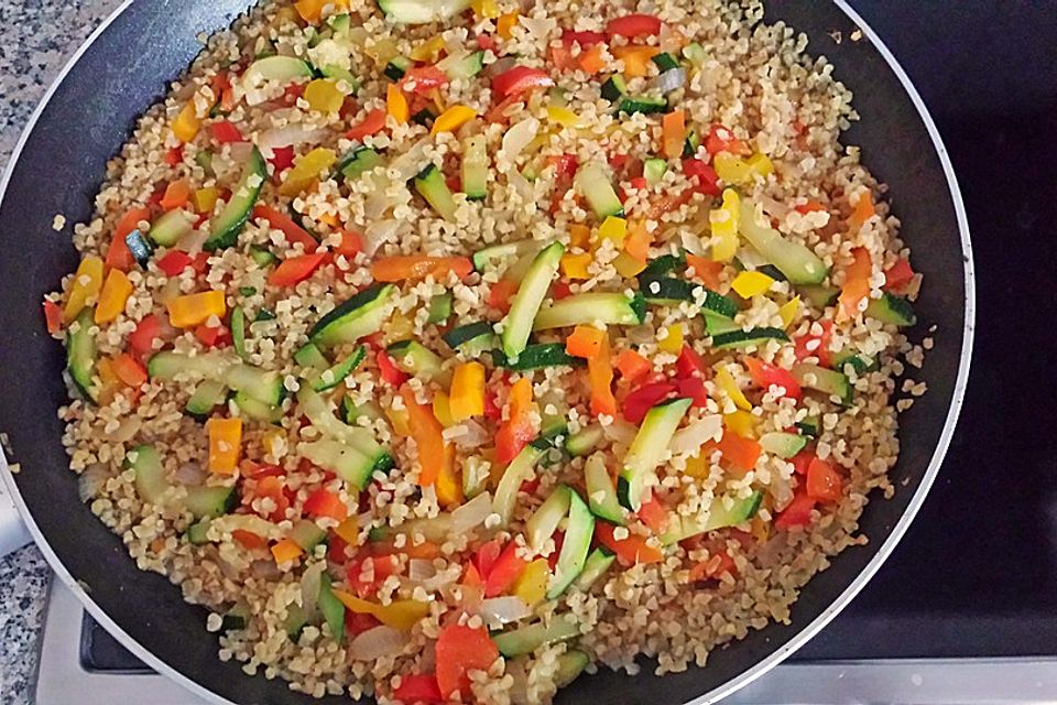 Gemüsepfanne mit Bulgur