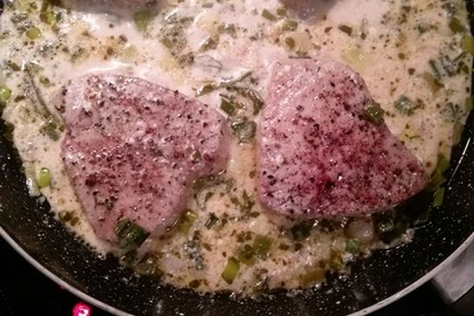 Thunfisch-Steaks auf Lauchgemüse