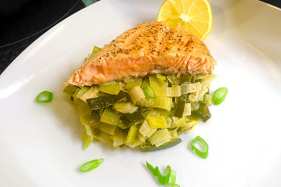 Thunfisch-Steaks auf Lauchgemüse