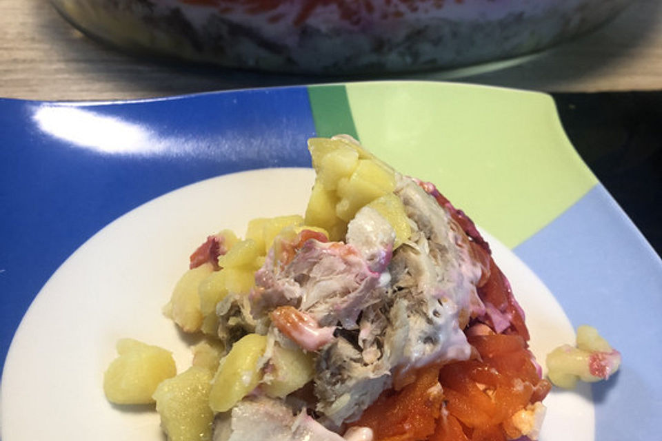 Schichtsalat mit Makrelen