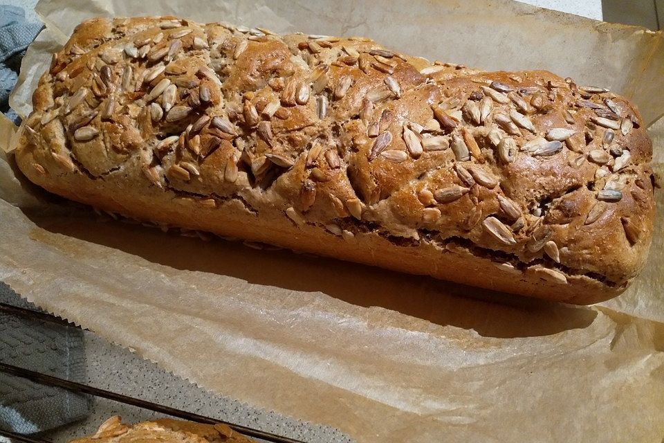 Sonnenblumenbrot selbst gebacken