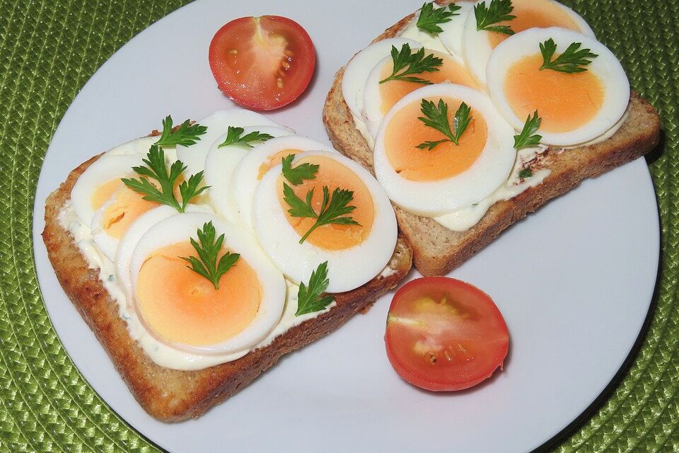 Ei -Toast mit Kerbelcreme