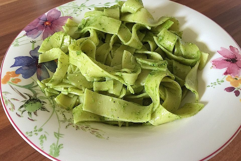 Nudeln mit Pesto