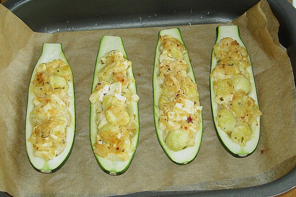 Überbackene Zucchini mit Schafskäse