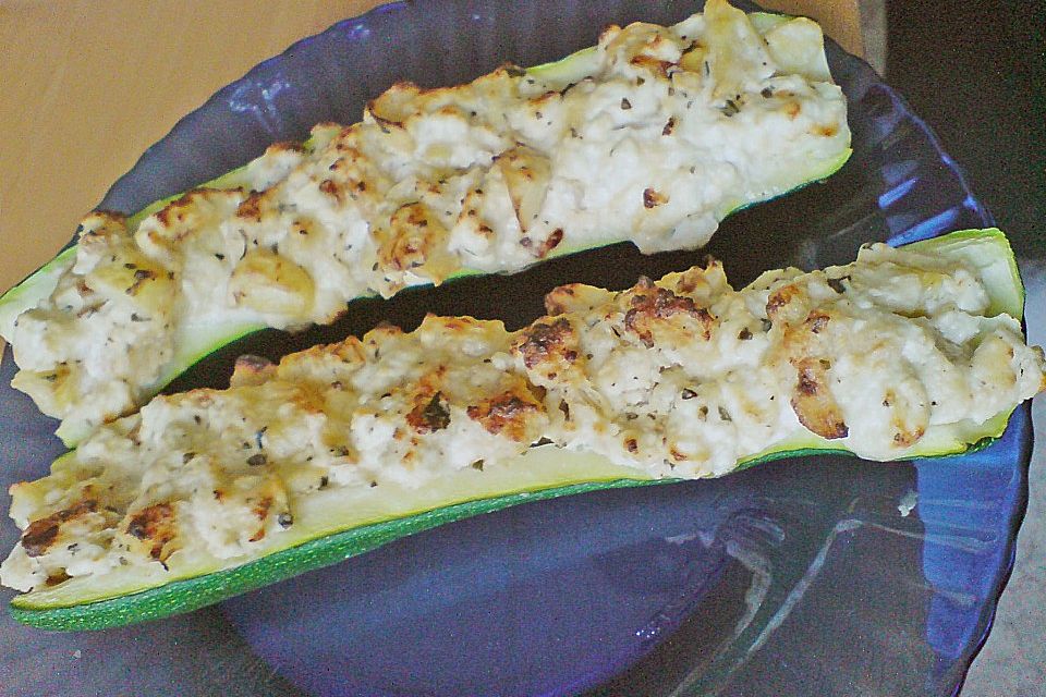 Überbackene Zucchini mit Schafskäse