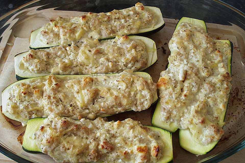 Überbackene Zucchini mit Schafskäse