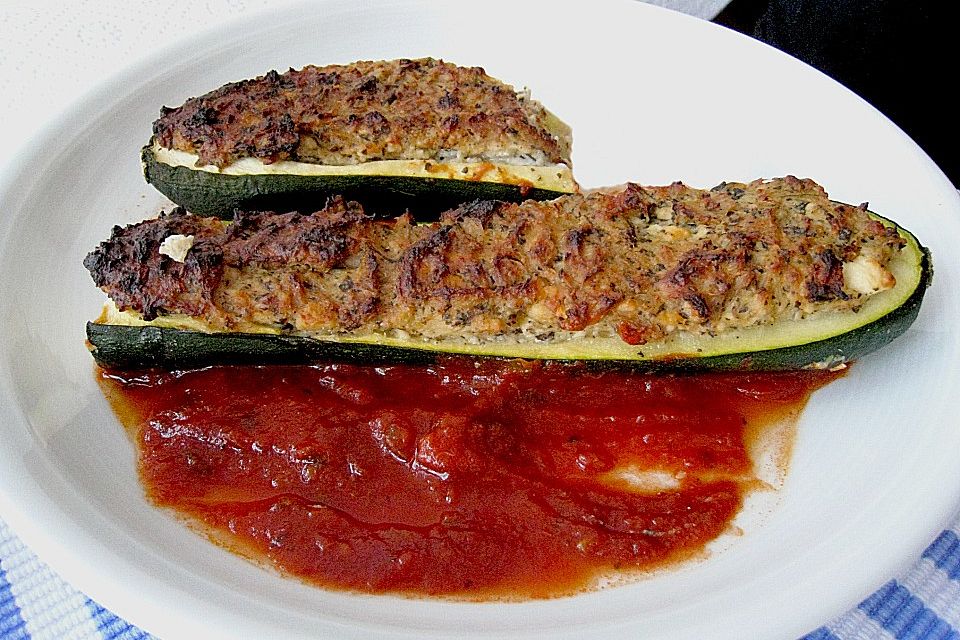 Überbackene Zucchini mit Schafskäse