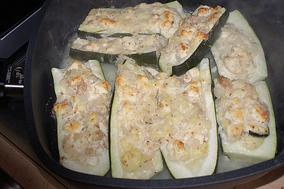 Überbackene Zucchini mit Schafskäse