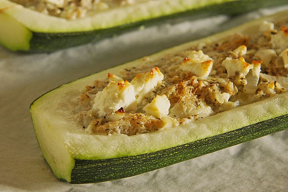 Überbackene Zucchini mit Schafskäse