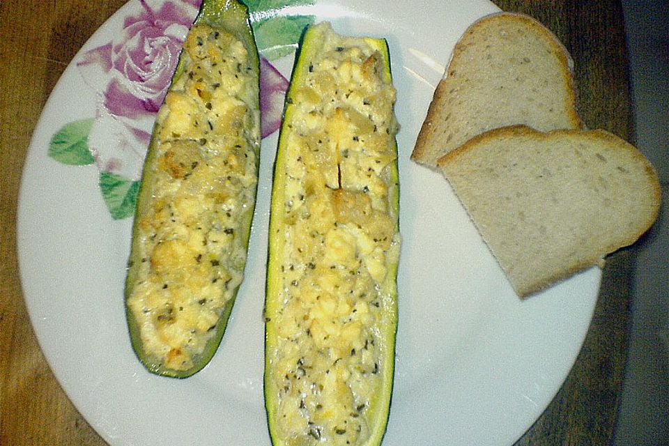 Überbackene Zucchini mit Schafskäse