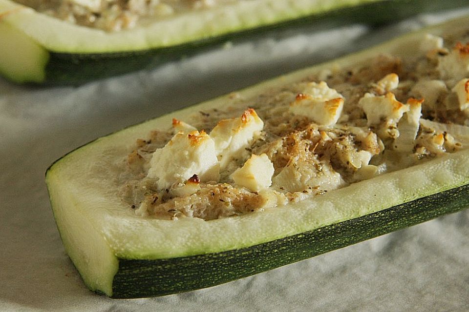 Überbackene Zucchini mit Schafskäse