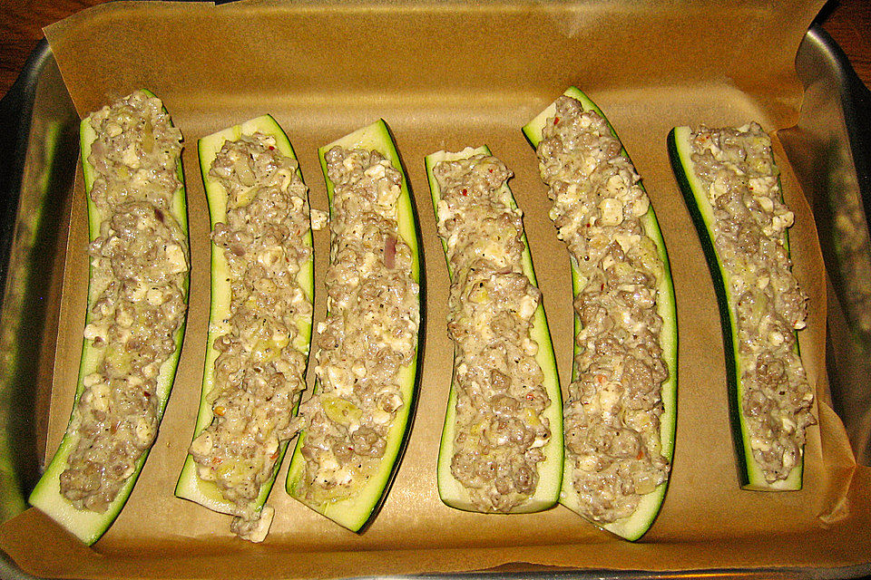 Überbackene Zucchini mit Schafskäse