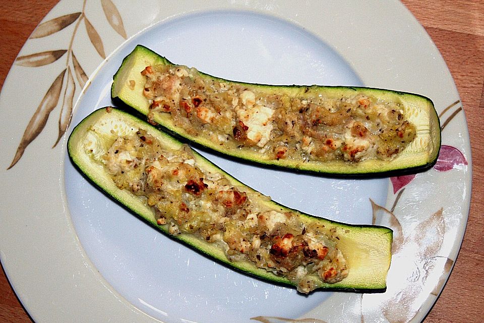 Überbackene Zucchini mit Schafskäse