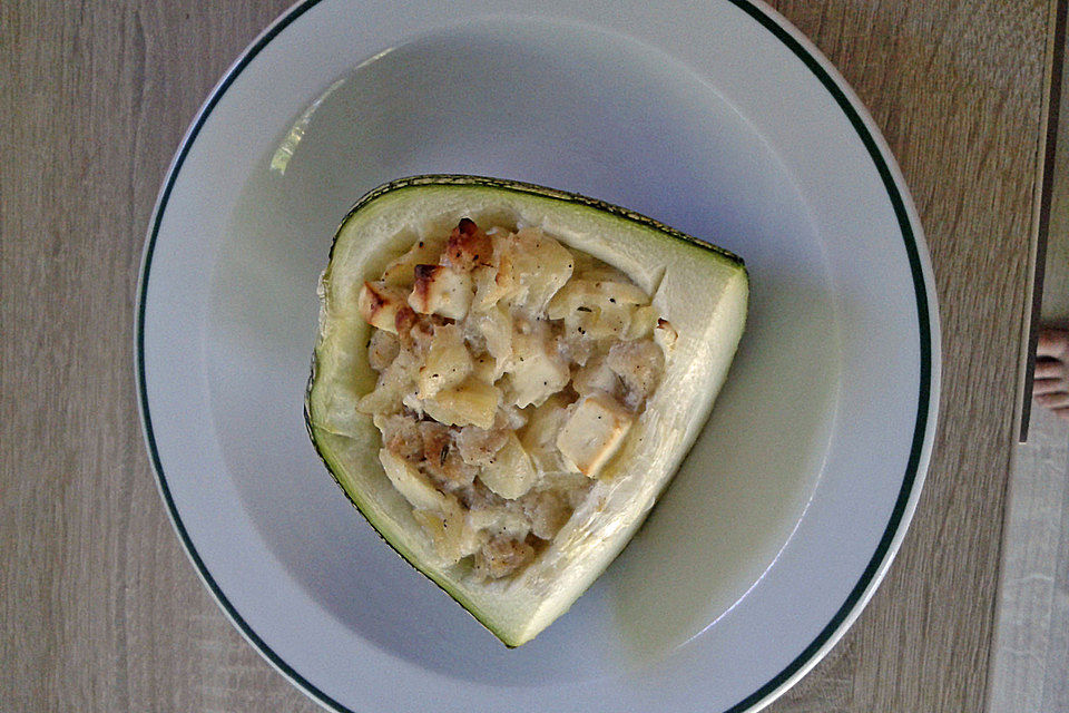 Überbackene Zucchini mit Schafskäse