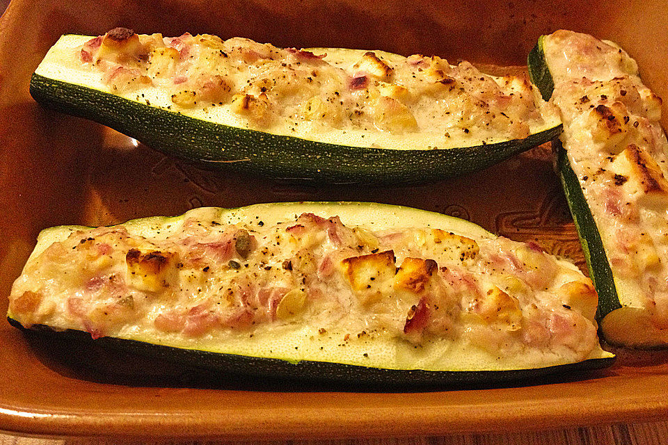 Überbackene Zucchini mit Schafskäse