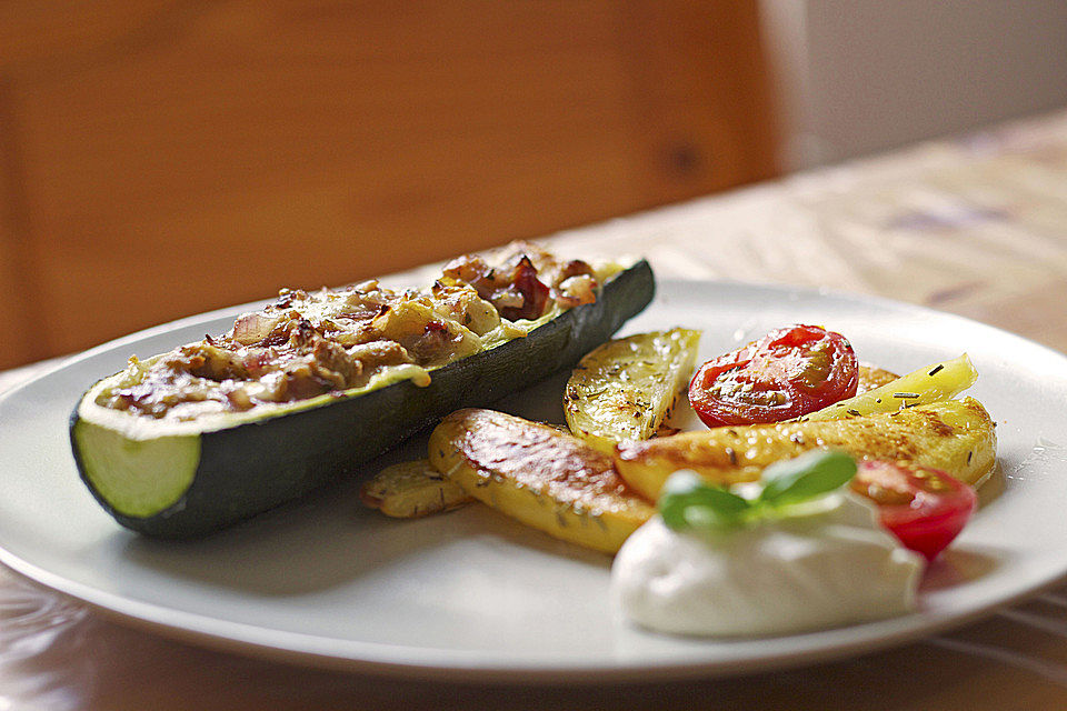 Überbackene Zucchini mit Schafskäse