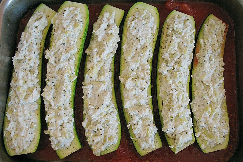 Überbackene Zucchini mit Schafskäse