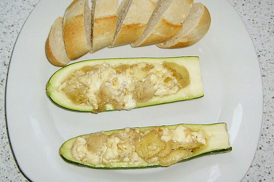 Überbackene Zucchini mit Schafskäse