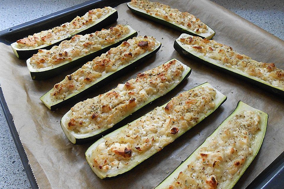 Überbackene Zucchini mit Schafskäse