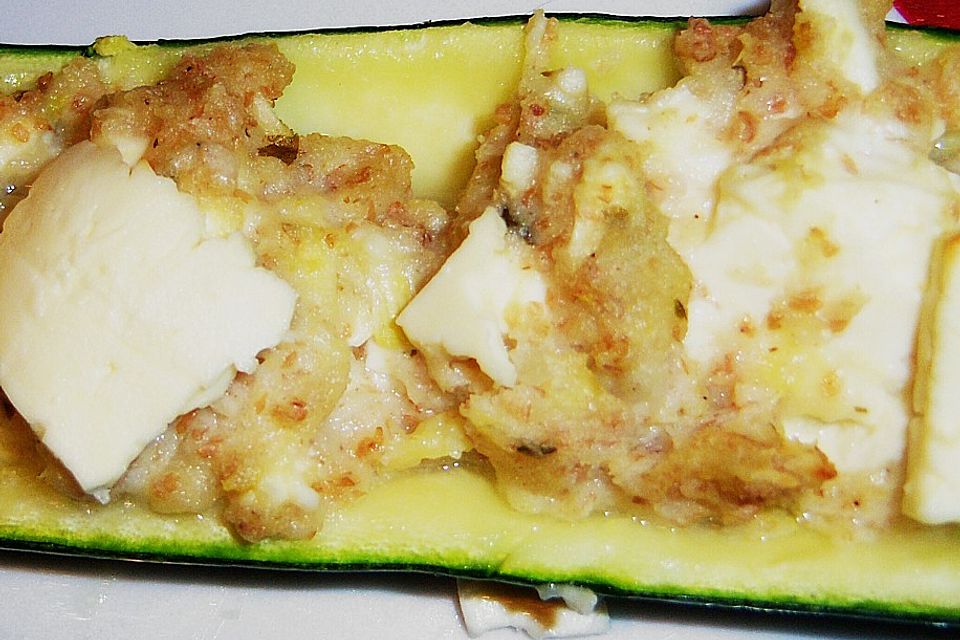 Überbackene Zucchini mit Schafskäse