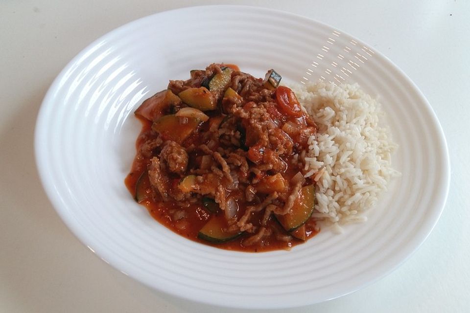 Exotische Putenhackfleisch - Zucchini - Pfanne