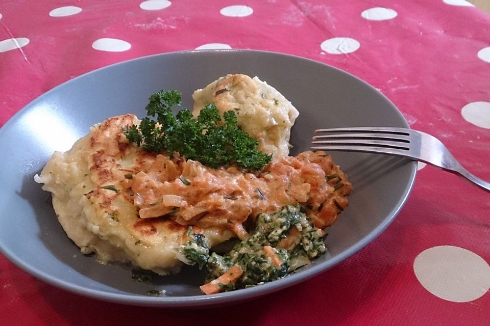 Spinat - Maultaschen in Tomatensauce