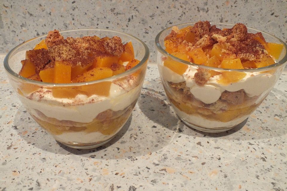 Pfirsich-Cantuccini-Trifle