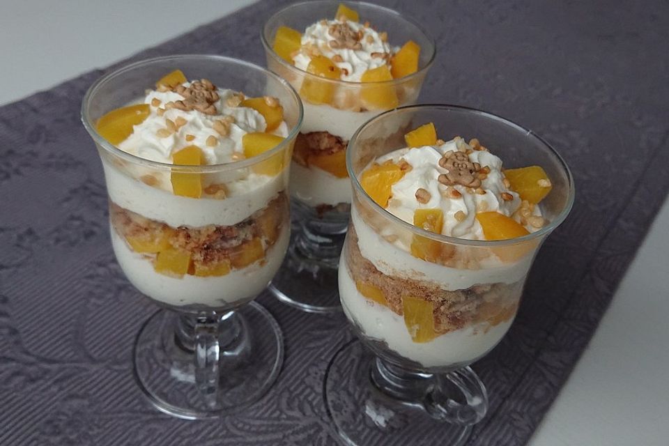 Pfirsich-Cantuccini-Trifle