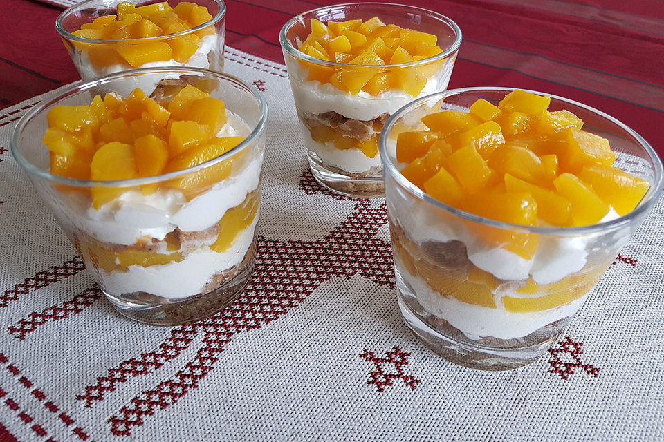 Pfirsich-Cantuccini-Trifle