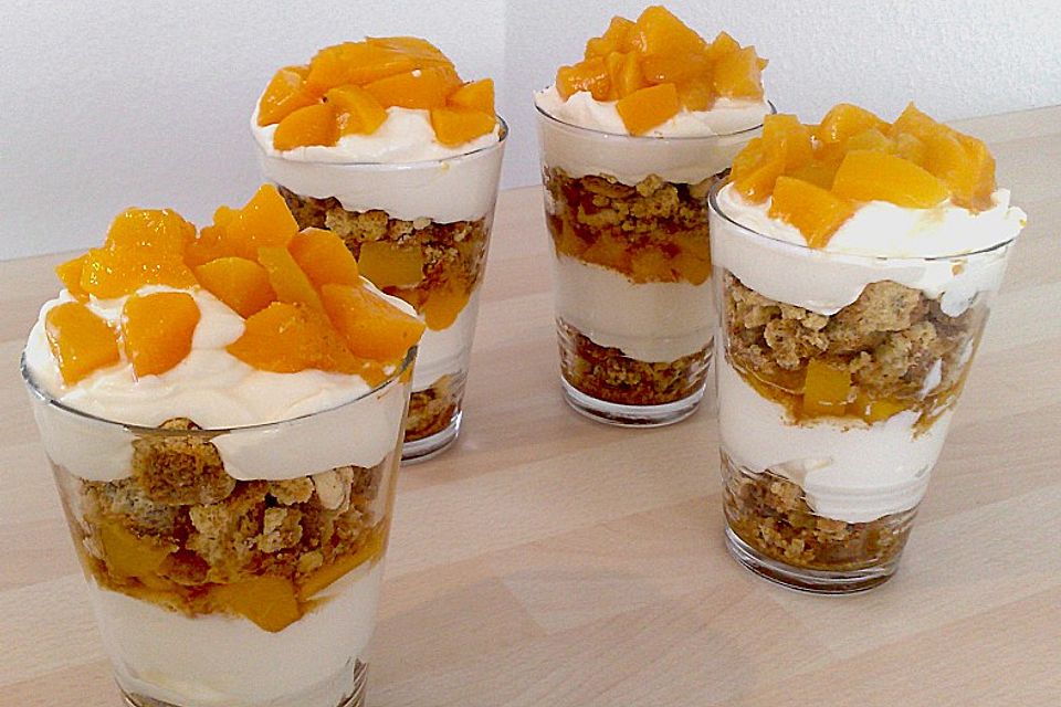 Pfirsich-Cantuccini-Trifle