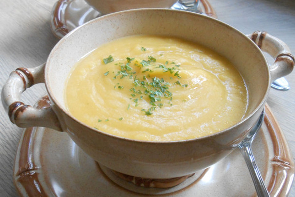 Pastinakensuppe mit Ingwer