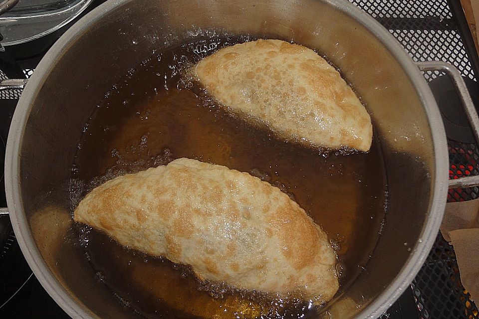 Tschebureki