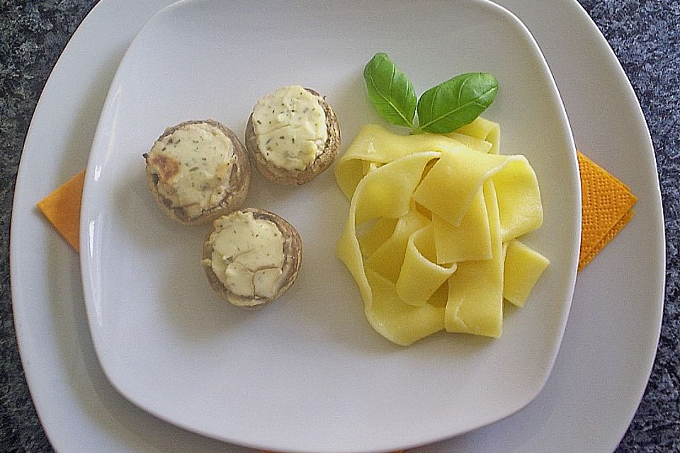 Gefüllte Champignons mit Kräuterfrischkäse