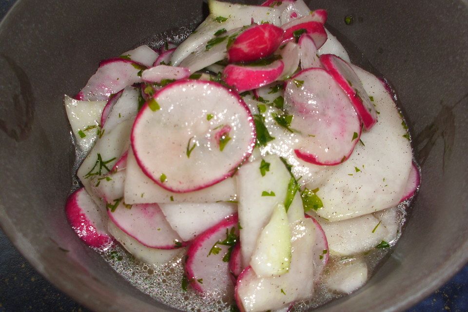 Kohlrabi - Radieschen Salat