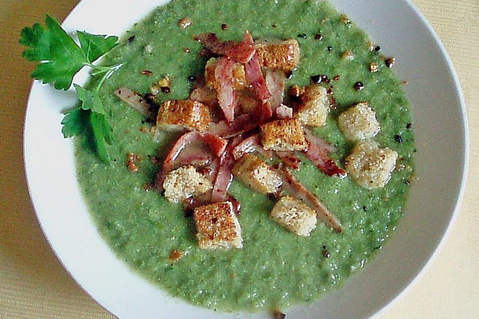 Lauchzwiebelsuppe mit Knoblauchcroutons