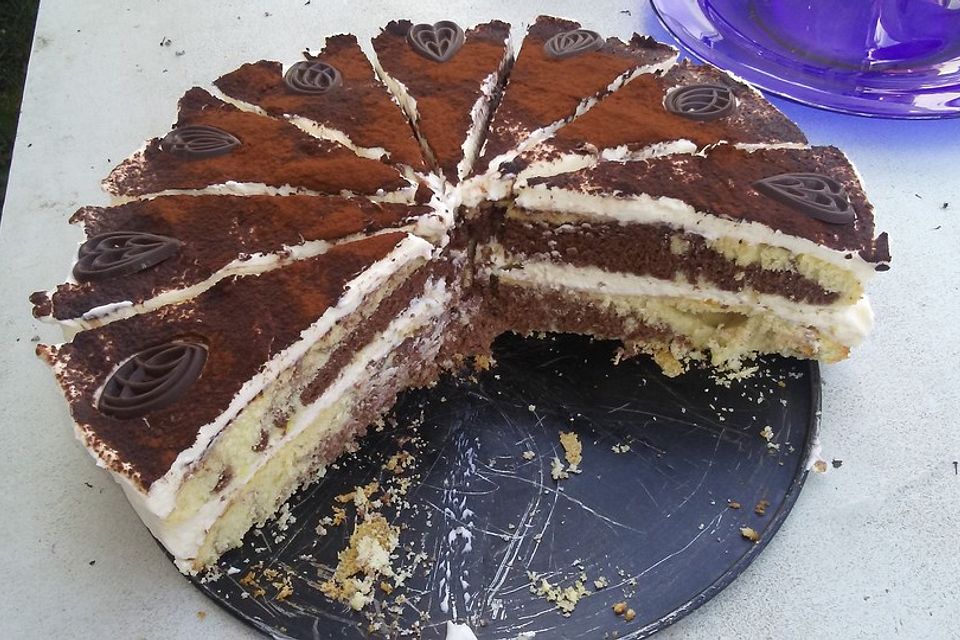 Tiramisu mit selbstgebackenem Biskuit