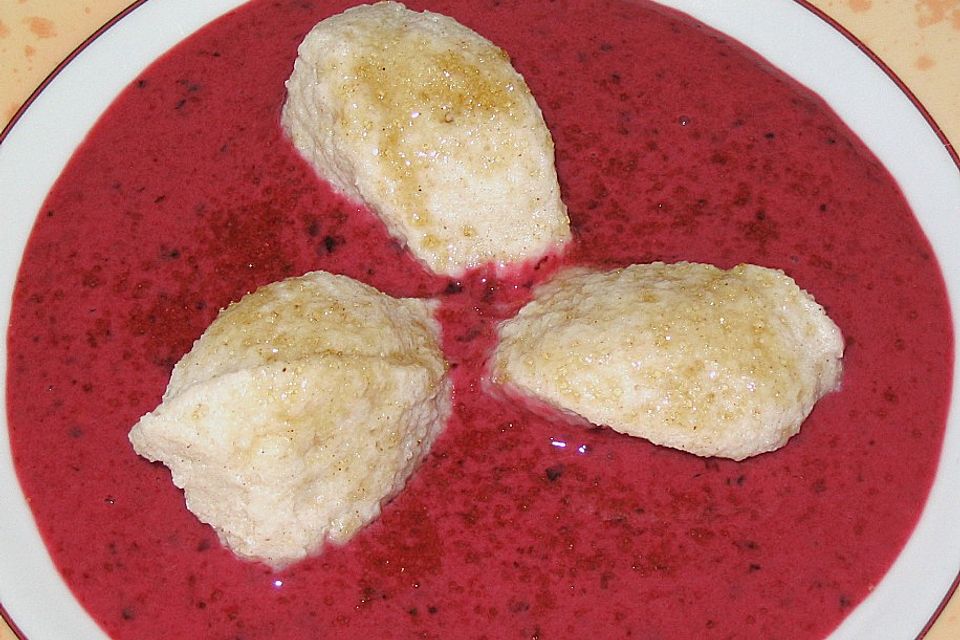 Quarkklößchen mit Kirschsoße