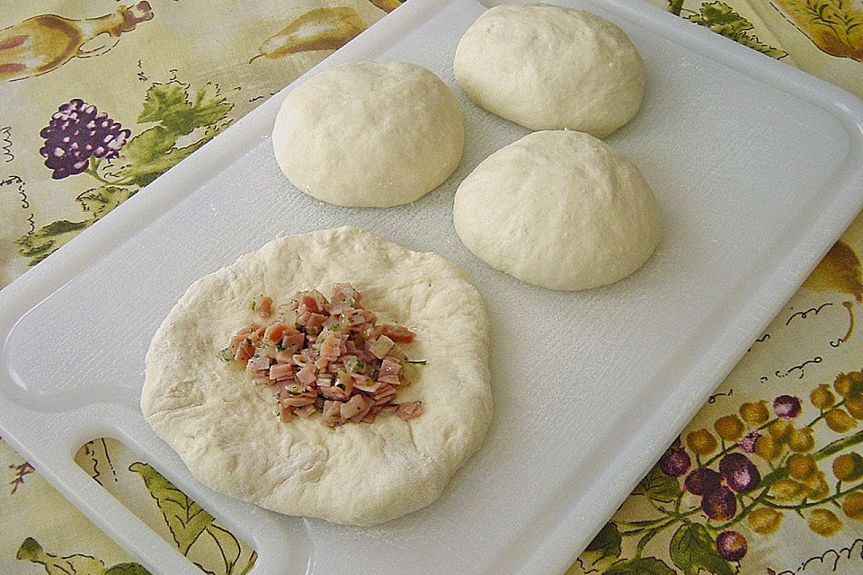 Kartoffelbrötchen mit Schinkenfülle