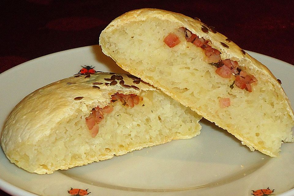 Kartoffelbrötchen mit Schinkenfülle