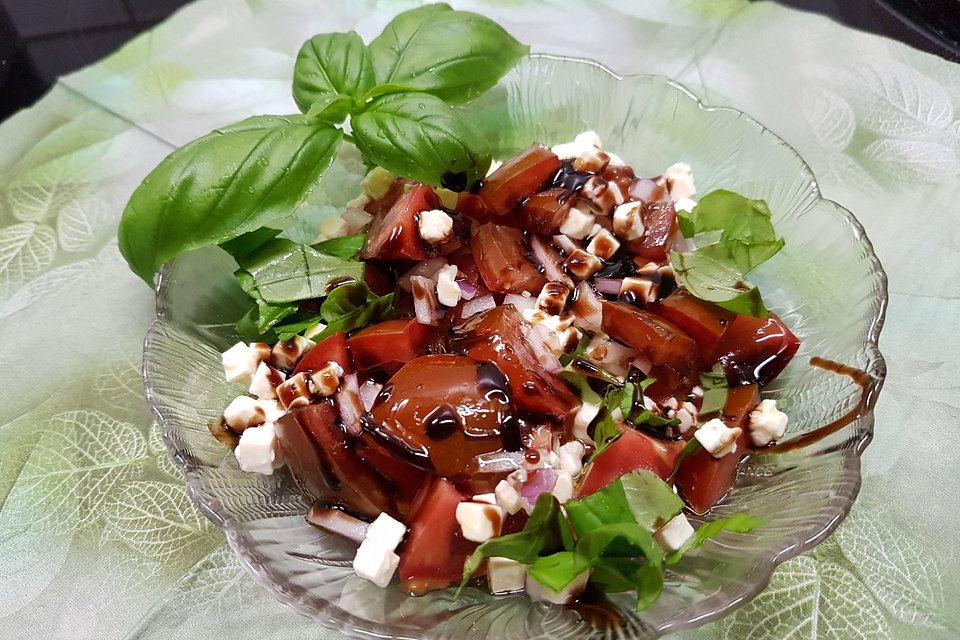 Tomaten - Schafskäse - Salat