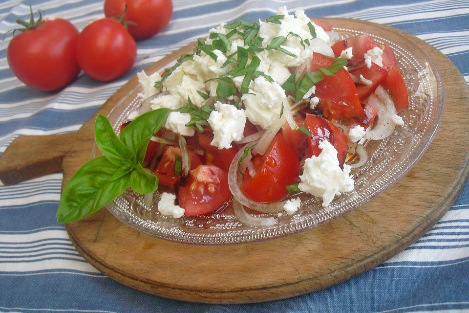 Tomaten - Schafskäse - Salat