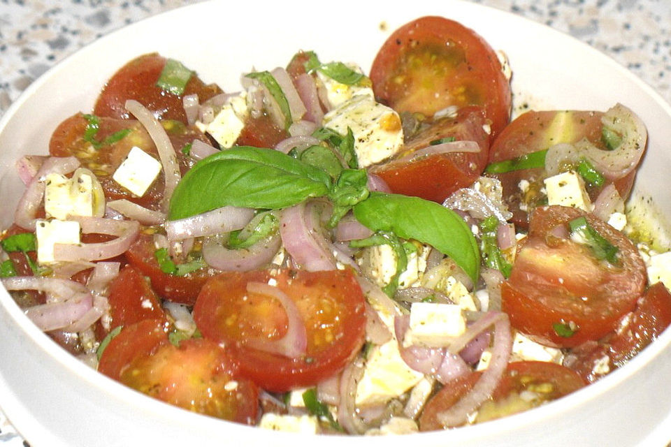 Tomaten - Schafskäse - Salat