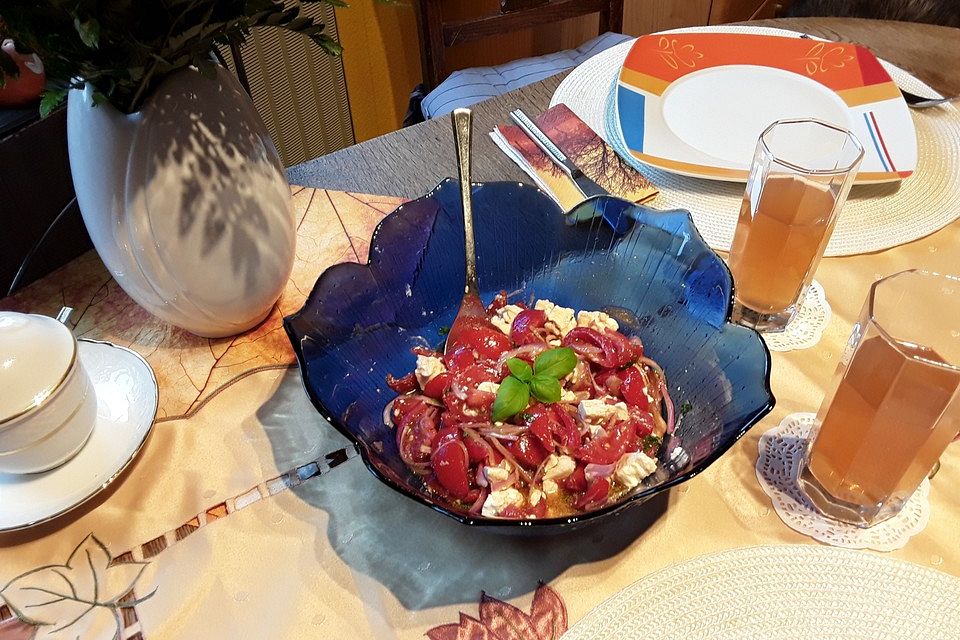 Tomaten - Schafskäse - Salat