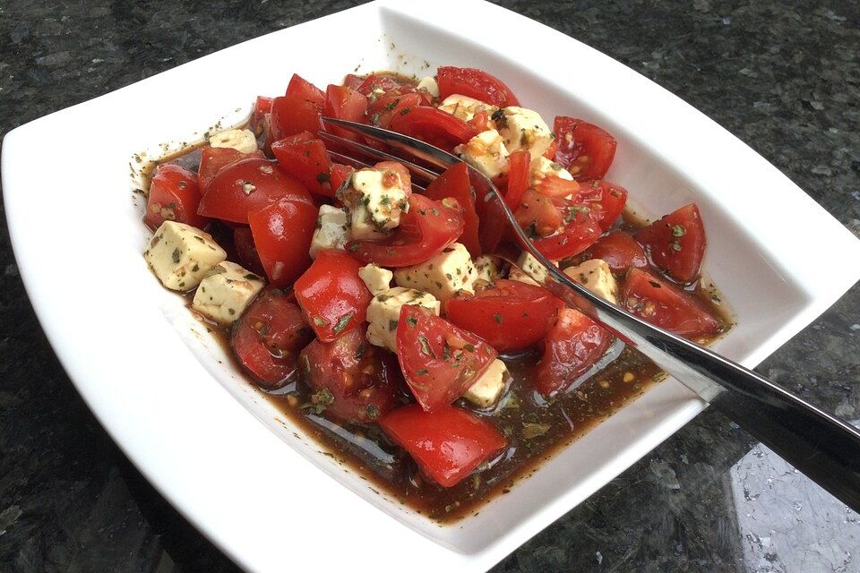 Tomaten - Schafskäse - Salat