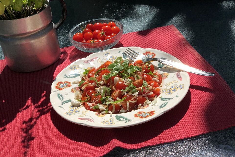 Tomaten - Schafskäse - Salat