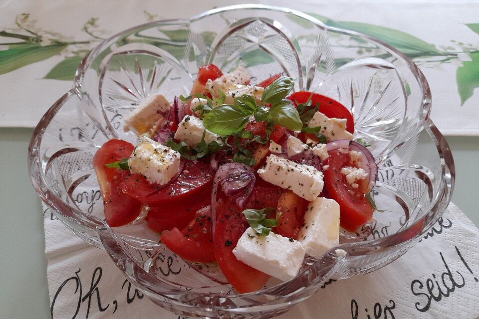 Tomaten - Schafskäse - Salat