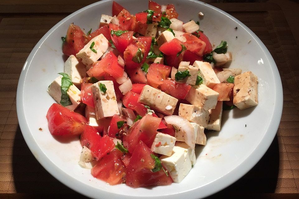 Tomaten - Schafskäse - Salat