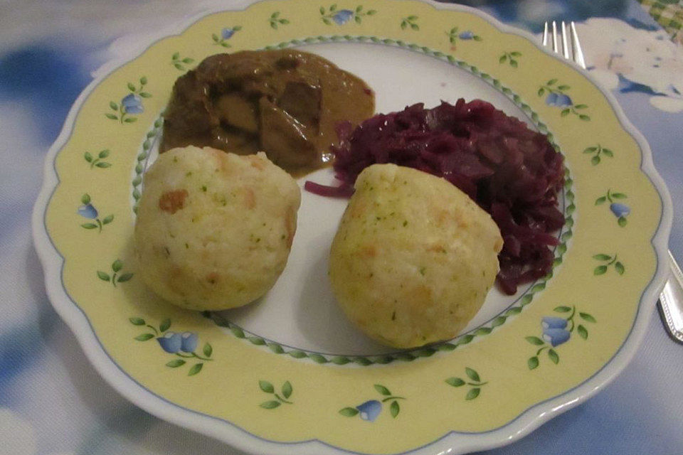 Uromas bayrische Semmelknödel